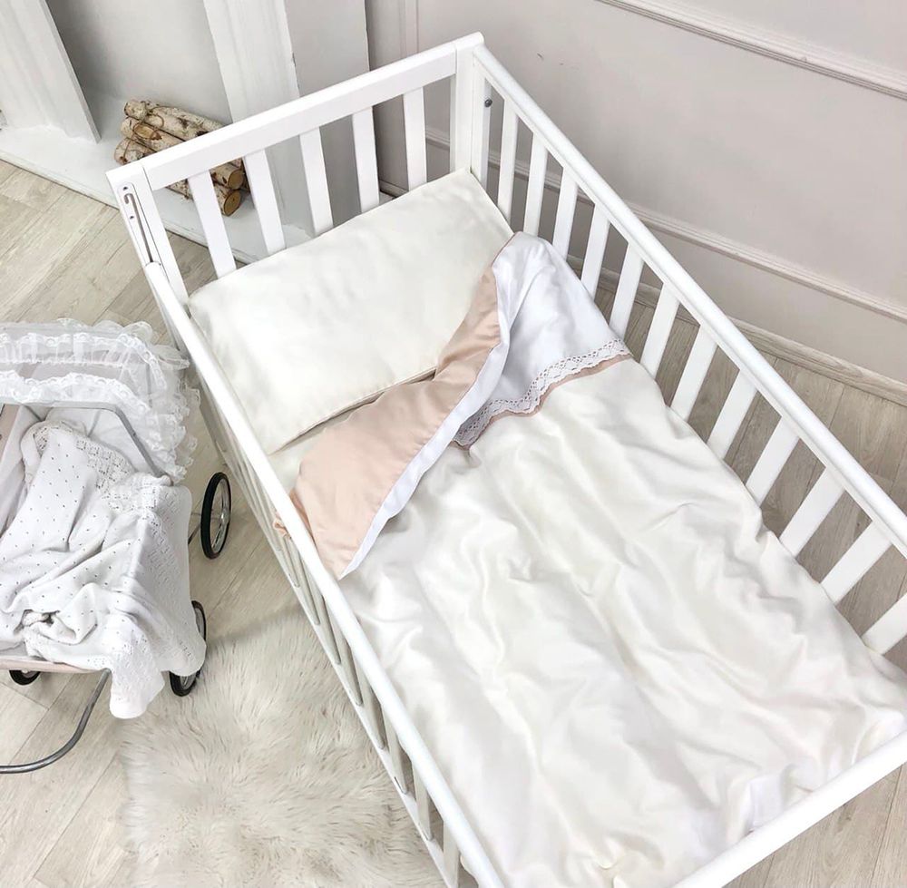Сатиновое сменное постельное белье для новорожденных Зайчики молочный фото, цена, описание