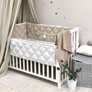 Стьобаний захист у ліжечко на всі чотири сторони для новонародженого складається з 4-х роздільних частин капучино/білий
