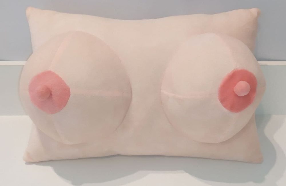 Подушка женские груди