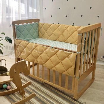 Стьобаний захист у ліжечко на всі чотири сторони для новонародженого складається з 4-х роздільних частин м'ята/гірчиця