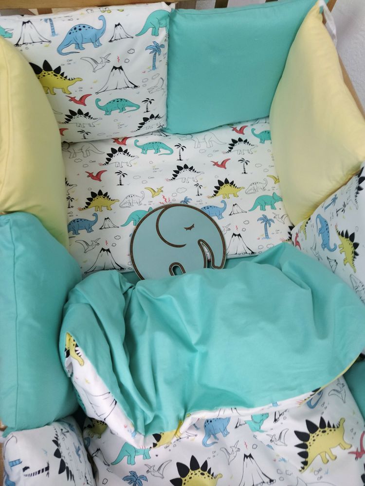 Постільний комплект з бортиками Динозаврики із сатину для немовлят у ліжечко, без балдахіна